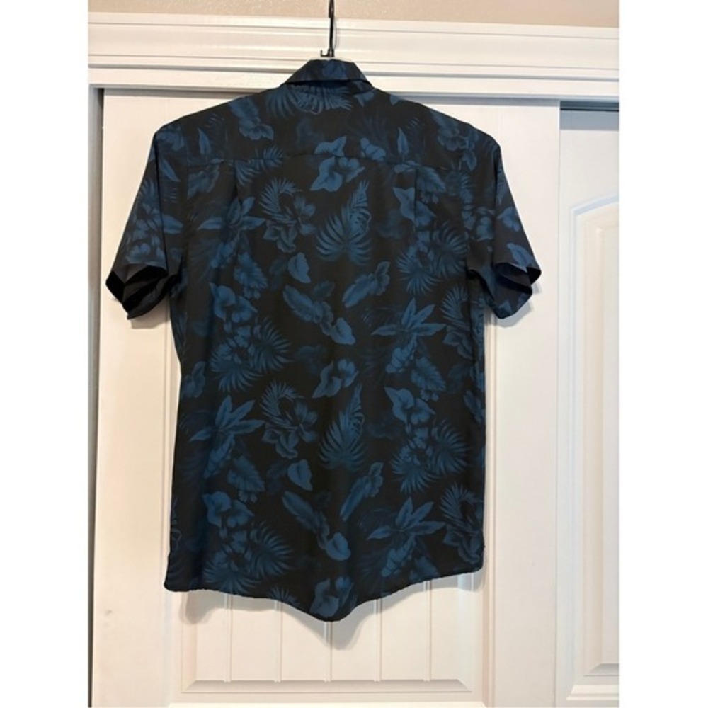 CLEARANCE-Mens Casual Black Short-Sleeve Button-Down Shirt with Navy Floral Prnt - Picture 5 of 7